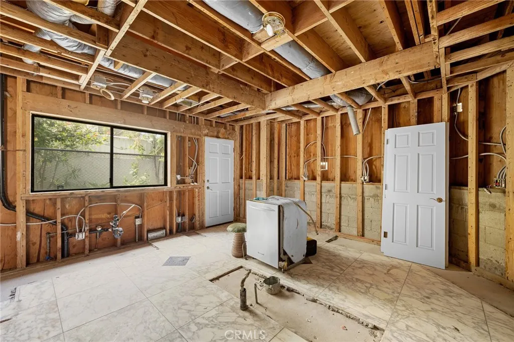 3323 Barnes Circle, Glendale, California 91208 home-pic-25